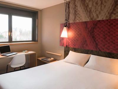 هتل ایبیز والنس سود