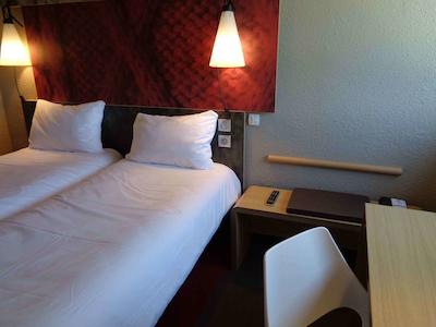 هتل ایبیز والنس سود