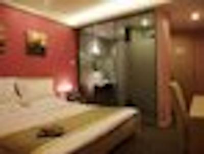 سوپر 8 بیجینگ گوو ژان هه پینگ لی