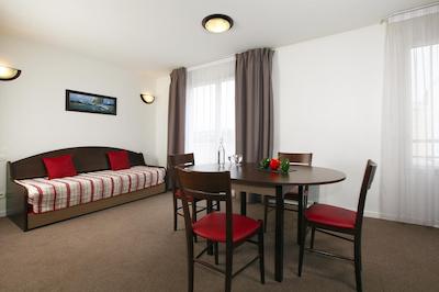 اپارات سیتی پاریس کلیشی مایری