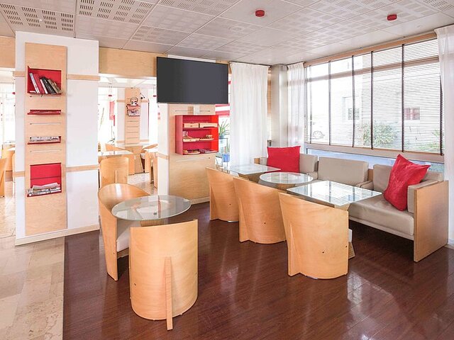 هتل ایبیز ساینت-بریوک یفینیاک