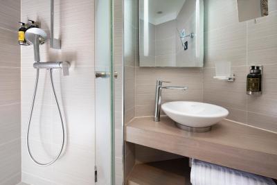 بست وسترن پرمیر له سار فلیس اپرا