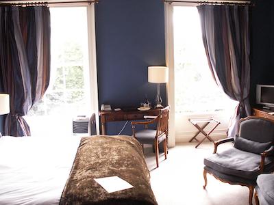 د کلیف تونهوس