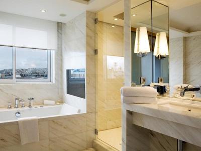 هتل د کاستیگلیون پاریس