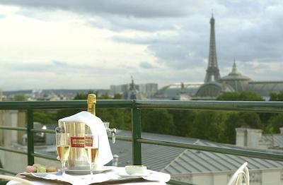 هتل د کاستیگلیون پاریس