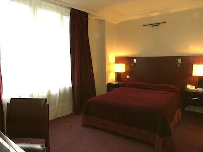 هتل د کاستیگلیون پاریس