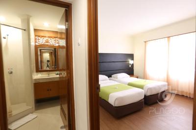 پلاگو هلید هتل