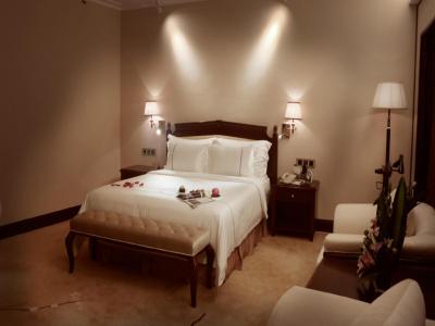 شنزهن لنگانگ جون یی هتل