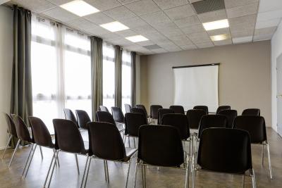 هتل د اوریجینالز پاریس است روسنی