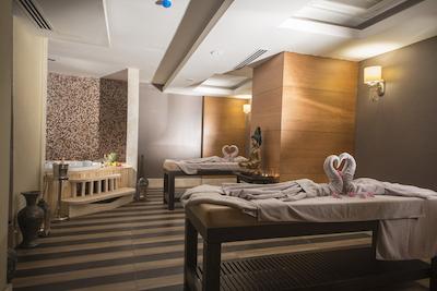 لارا فامیلی کلاب