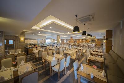 لارا فامیلی کلاب