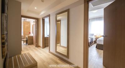 لارا فامیلی کلاب