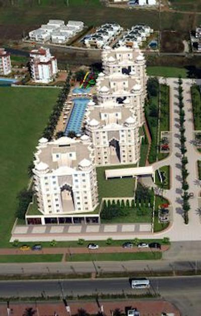 لارا فامیلی کلاب