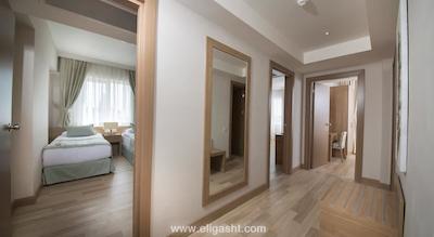 لارا فامیلی کلاب