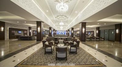 لارا فامیلی کلاب