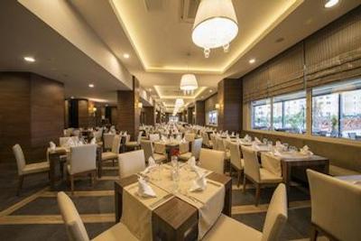 لارا فامیلی کلاب