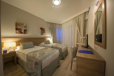 لارا فامیلی کلاب