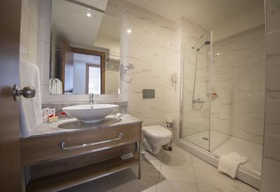 لارا فامیلی کلاب