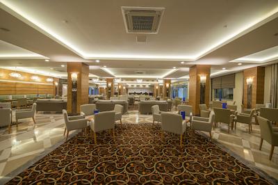 لارا فامیلی کلاب