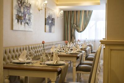 لارا فامیلی کلاب