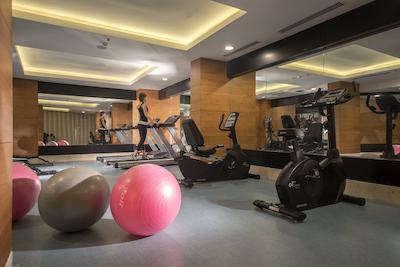 لارا فامیلی کلاب