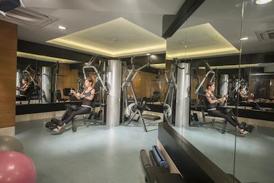 لارا فامیلی کلاب