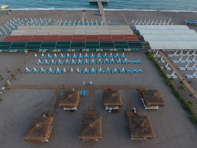 لارا فامیلی کلاب