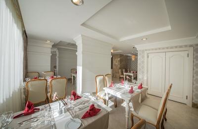 لارا فامیلی کلاب