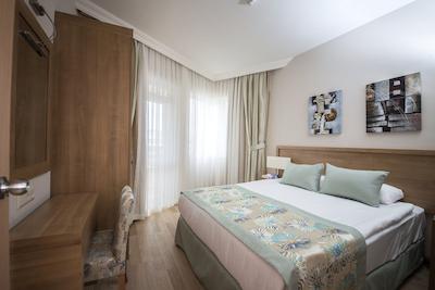 لارا فامیلی کلاب