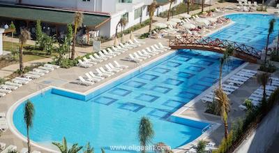 لارا فامیلی کلاب