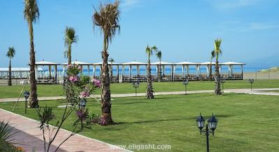 لارا فامیلی کلاب