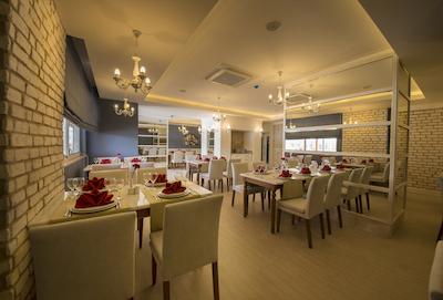 لارا فامیلی کلاب