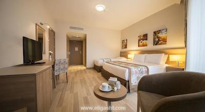 لارا فامیلی کلاب