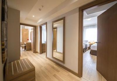 لارا فامیلی کلاب