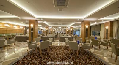 لارا فامیلی کلاب