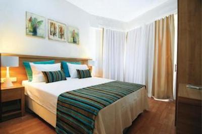 لارا فامیلی کلاب