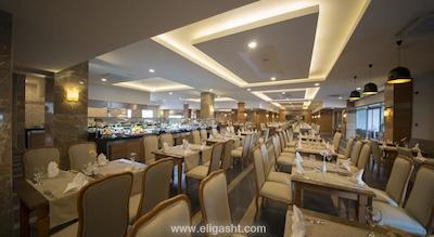 لارا فامیلی کلاب