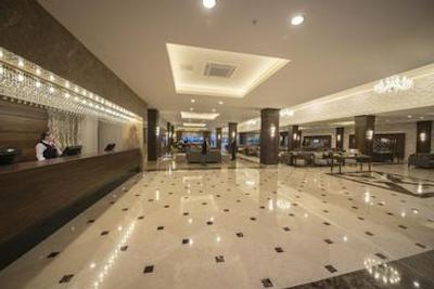 لارا فامیلی کلاب