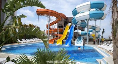 لارا فامیلی کلاب