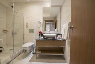 لارا فامیلی کلاب