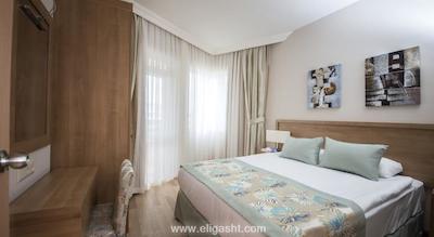 لارا فامیلی کلاب