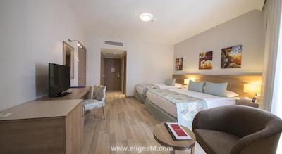 لارا فامیلی کلاب