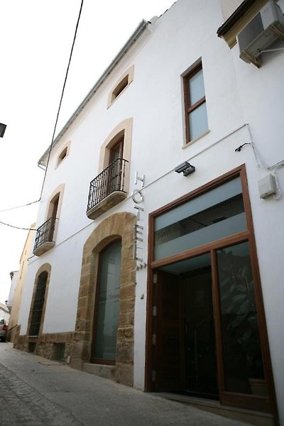 بازا منومنتال