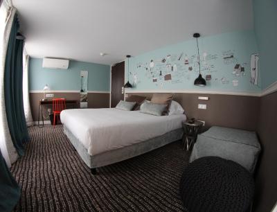 هتل دس 3 پوسینز