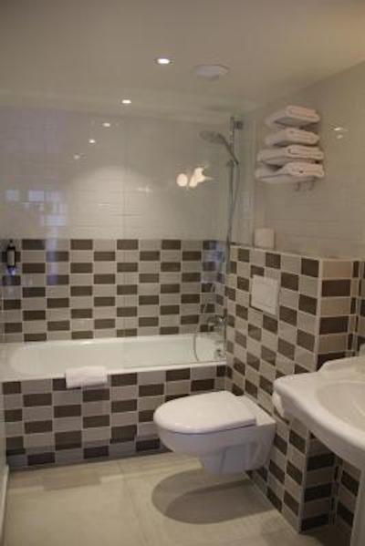 هتل دس 3 پوسینز