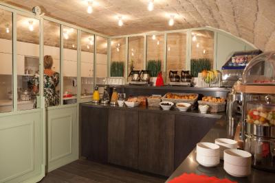 هتل دس 3 پوسینز