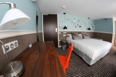 هتل دس 3 پوسینز