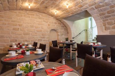 هتل دس 3 پوسینز