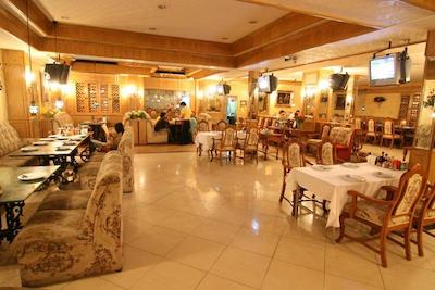 13 کوینز آنتیک ویلا