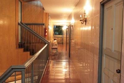 13 کوینز آنتیک ویلا